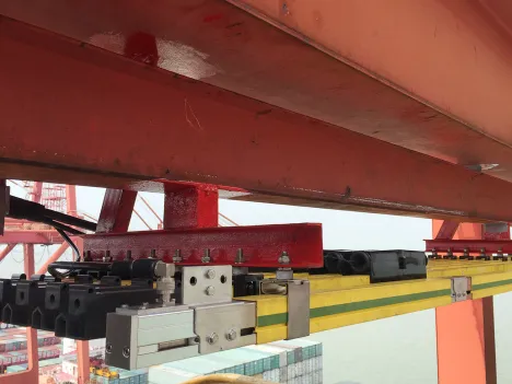 橋式機供電及資料傳輸
